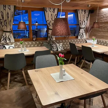 Alpenrose ホテル ガルゲレン