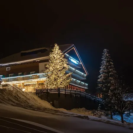 Alpenrose ホテル ガルゲレン